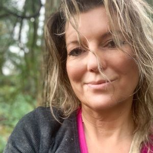 Meet your Posher, Debbie